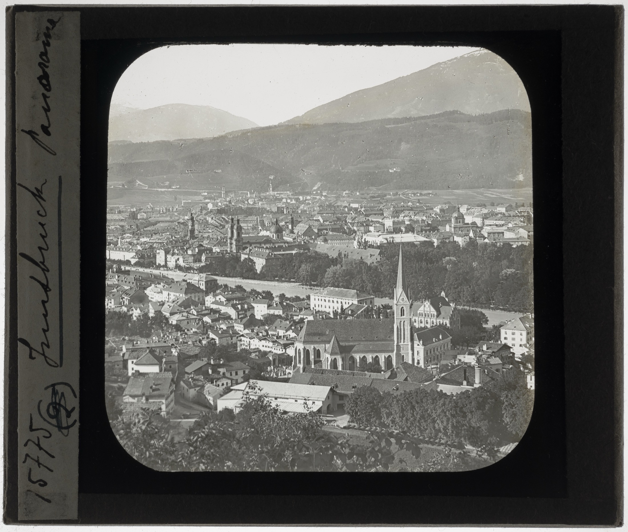 Avión en el aeropuerto de Innsbruck